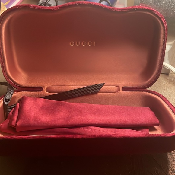 Gucci sunglasses:unique shape! (Black) - Picture 3 of 7